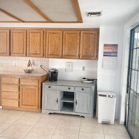 Desert Getaway - Centrally Located, Trail Access Steps Away! Lake Havasu City Exterior photo