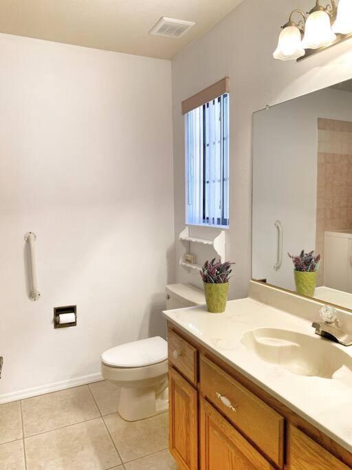 Desert Getaway - Centrally Located, Trail Access Steps Away! Lake Havasu City Exterior photo