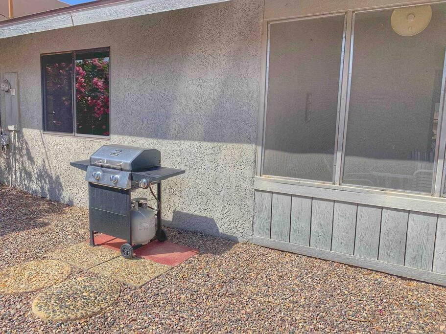 Desert Getaway - Centrally Located, Trail Access Steps Away! Lake Havasu City Exterior photo